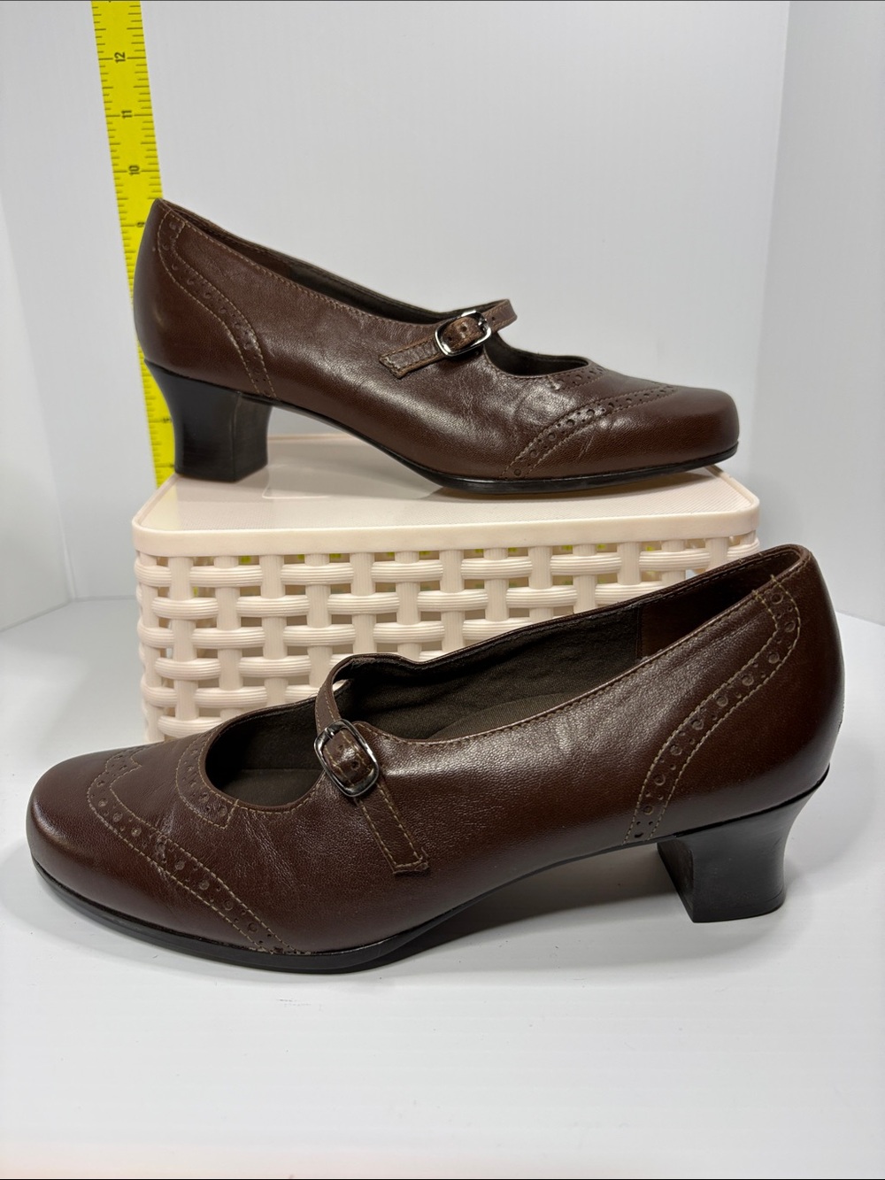 7ww Munro Dark Brown Mary Jane Low Heel Pumps with Buckle. Box 25